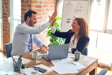 Mit BIM spart man Geld - happy-manager-bim-unsplash-1-1536x1024