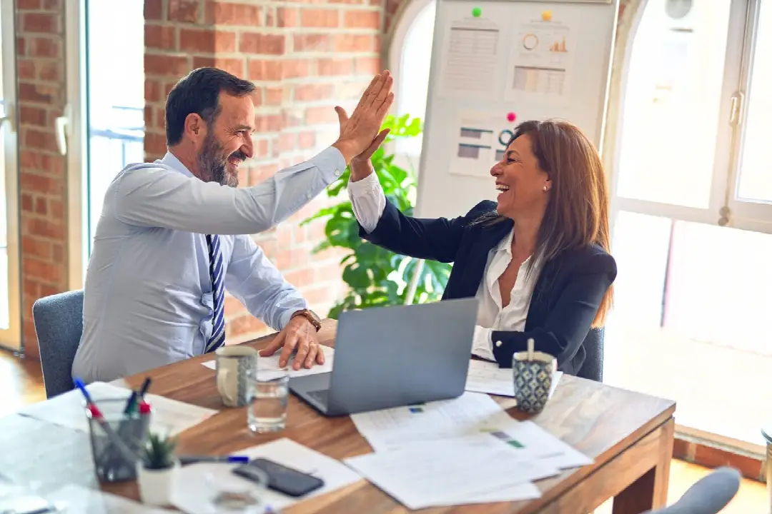 Mit BIM spart man Geld - happy-manager-bim-unsplash-1-1536x1024
