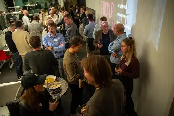 Am Donnerstag, 13. November, strömten über hundert Gäste aus der Bau- und Immobilienbranche ins smino Reservoir Zürich.
